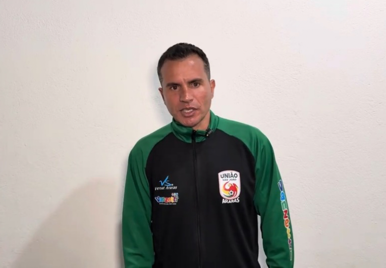 imagem da materia: Sacramento vê equilíbrio e lamenta ‘pilha’ após expulsão