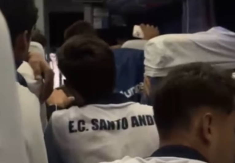 imagem da materia: Torcida organizada ataca ônibus do Santo André após jogo