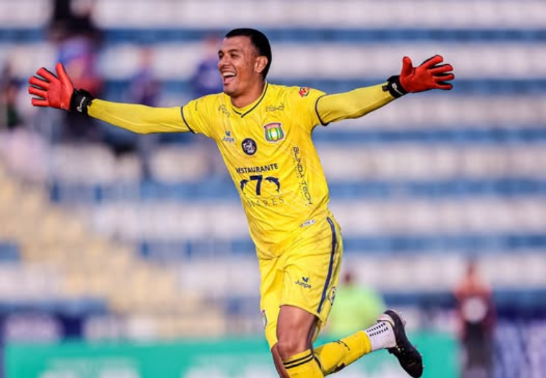imagem da materia: São Caetano rescinde com goleiro titular do primeiro turno