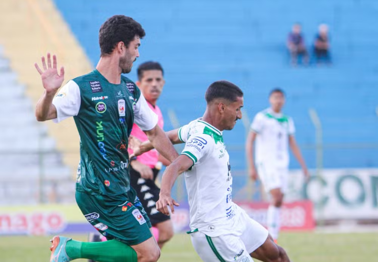 imagem da materia: Francana e União São João empatam em jogo de quatro gols