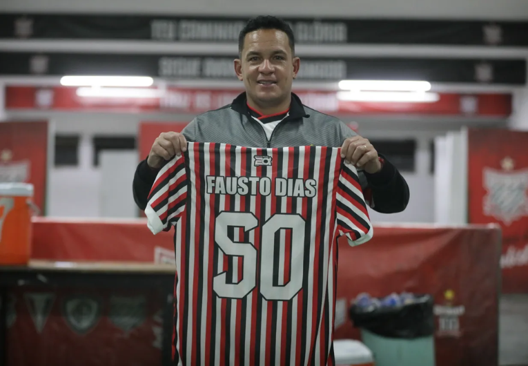 imagem da materia: Fausto Dias recebe homenagem por 50 jogos com o Paulista