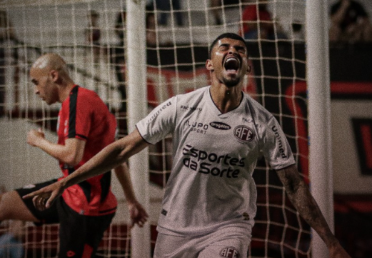 imagem da materia: Ferroviária vence Atlético-GO em confronto direto