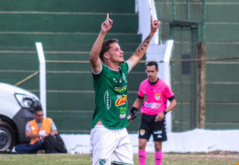 imagem da materia: Davi comemora acesso do Tanabi e se prepara para final