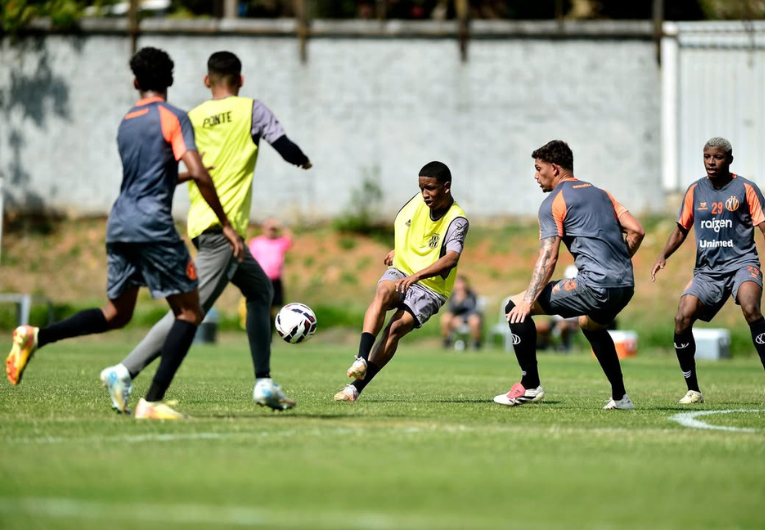 imagem da materia: Ponte Preta adia pagamento de salários mais uma vez