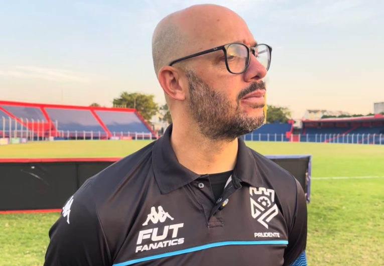 imagem da materia: Rogério valoriza empate na ida e mira classificação em casa