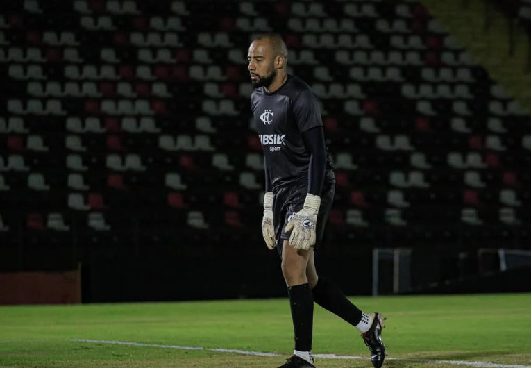 imagem da materia: João Lucas ressalta equilíbrio de jogo contra Inter