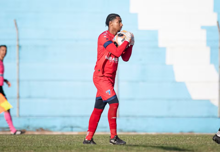 imagem da materia: Goleiro do ECUS confia na virada do time em jogo de volta