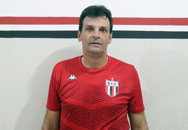 imagem da materia: Botafogo rescinde contrato com Régis Angeli após eliminação