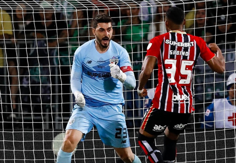imagem da materia: Rafael brilha e garante empate do São Paulo na Colômbia