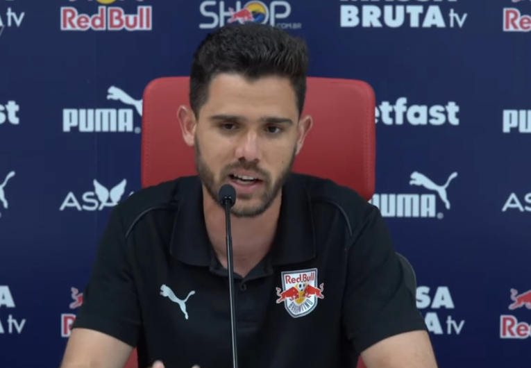 imagem da materia: Fernando Oliveira destaca jogo aberto e mérito na final
