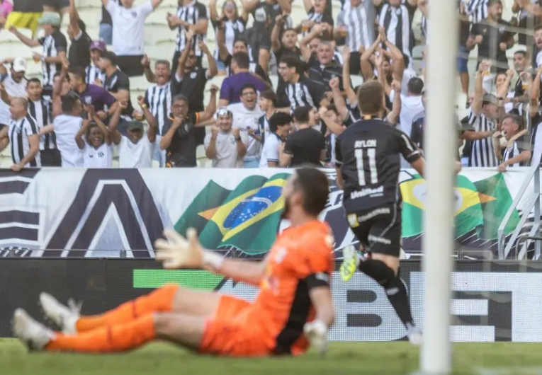 imagem da materia: Bragantino perde para Ceará e chega a nove jogos sem vencer