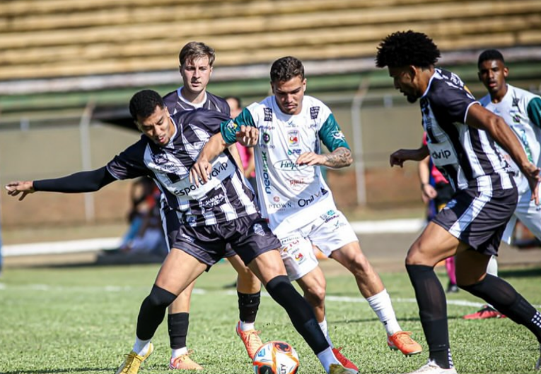 imagem da materia: União São João bate Comercial em duelo na Copa Paulista