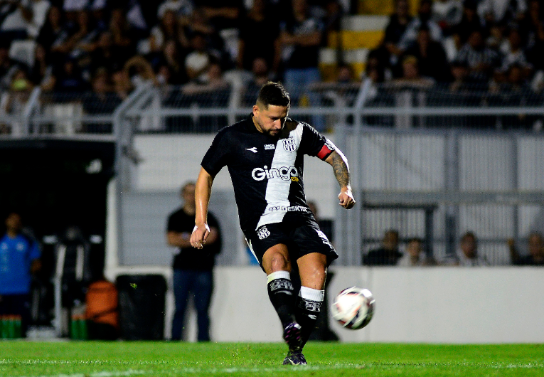 imagem da materia: Elvis é assume artilharia da Ponte Preta na temporada
