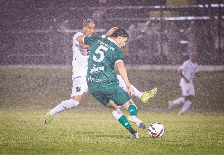 imagem da materia: Guarani seca adversários para seguir no G-8 da Série C