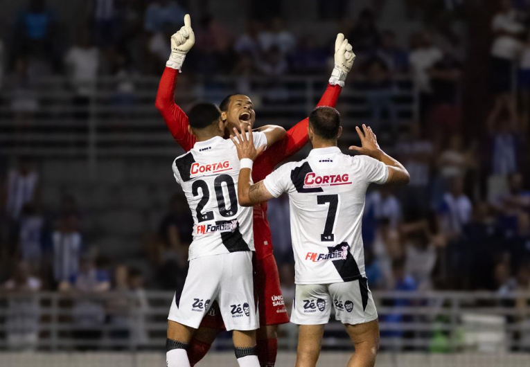 imagem da materia: Ponte Preta vence CSA e retoma vice-liderança da Série C