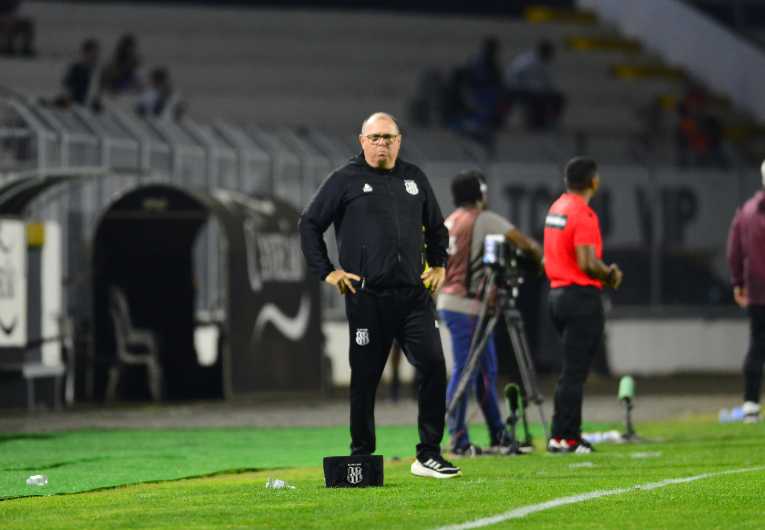 imagem da materia: Marcelo Fernandes exalta elenco da Ponte Preta após vitória