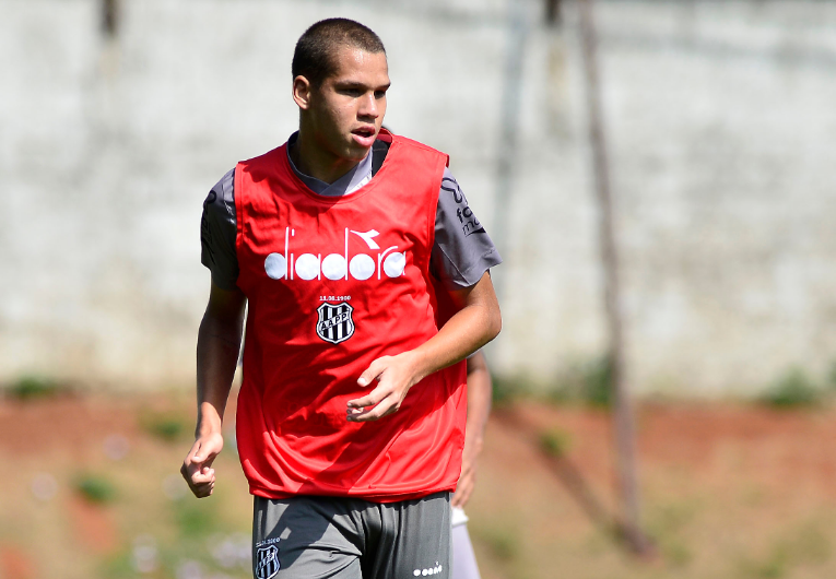 imagem da materia: Jovem da base estreia pela Ponte Preta aos 17 anos
