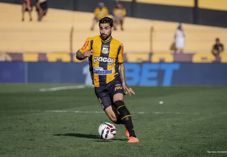 imagem da materia: Patrick Brey retorna ao Tigre após três meses afastado