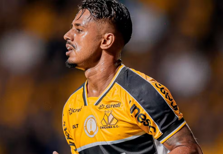 imagem da materia: Gabriel Barros treina enquanto aguarda liberação