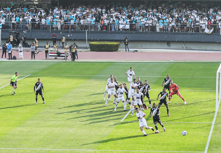 imagem da materia: Santos sofre apagão no segundo tempo e é goleado pelo Vasco