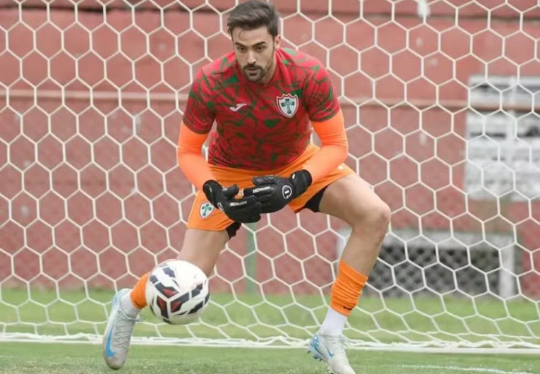 imagem da materia: Portuguesa empresta goleiro Bruno Bertinato ao Mirassol