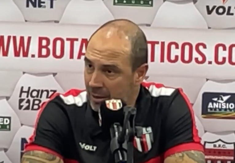imagem da materia: Allan Aal lamenta empate e diz que Botafogo merecia vencer