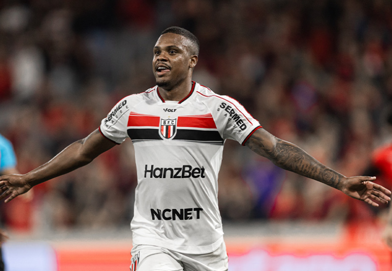 imagem da materia: Ex-Botafogo, Alexandre Jesus é apresentado no Orenburg