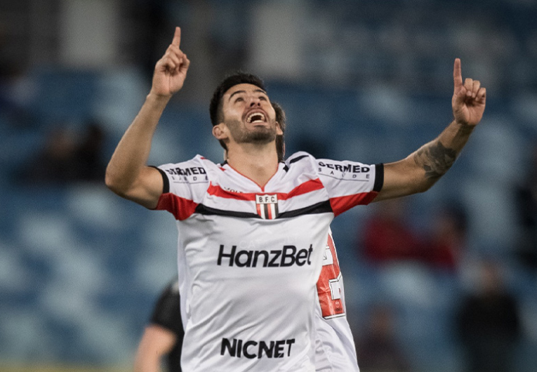 imagem da materia: Carrillo celebra vitória e Botafogo-SP respira na Série B