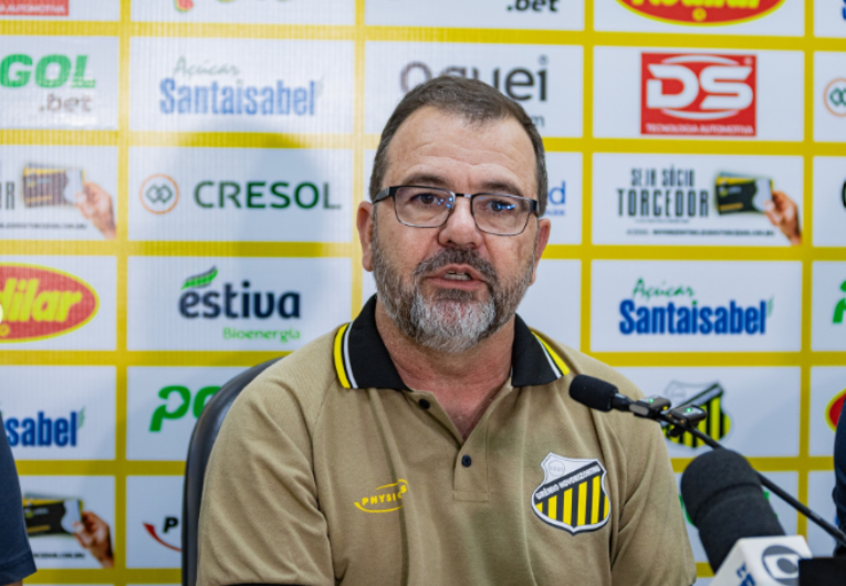 imagem da materia: Enderson é apresentado e projeta sequência da temporada