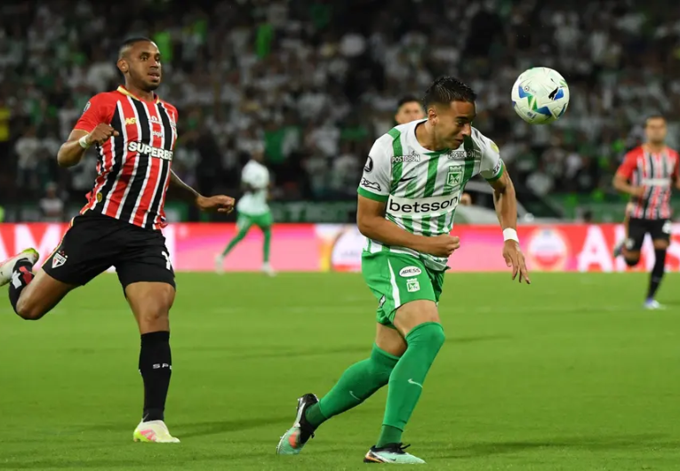 imagem da materia: SPFC segura pressão e empata com o Atlético Nacional