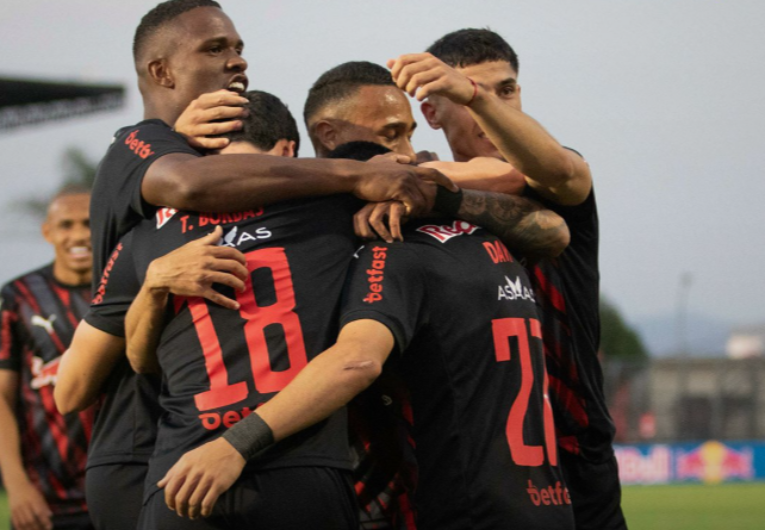 imagem da materia: Bragantino vence Fluminense e encerra sequência de derrotas