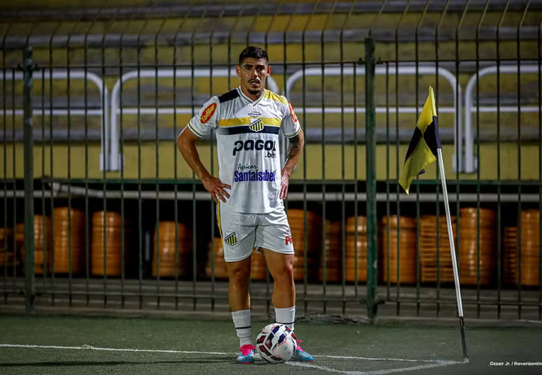 imagem da materia: Maik projeta duelo contra Coritiba pela Série B