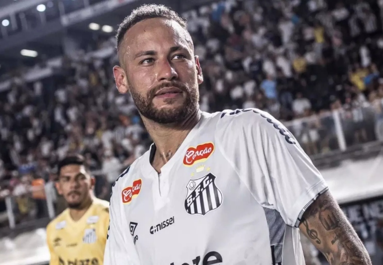 imagem da materia: Neymar celebra reencontro com Coutinho em jogo contra Vasco