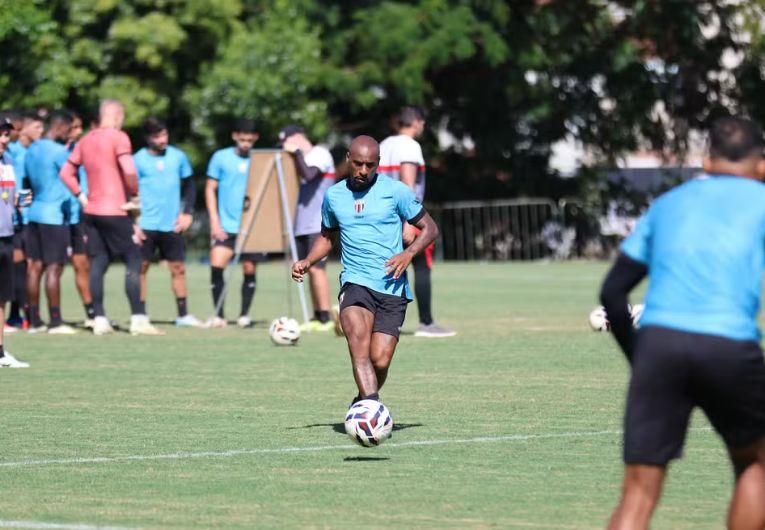 imagem da materia: Jeferson reencontra ex-clube em duelo decisivo da Série B