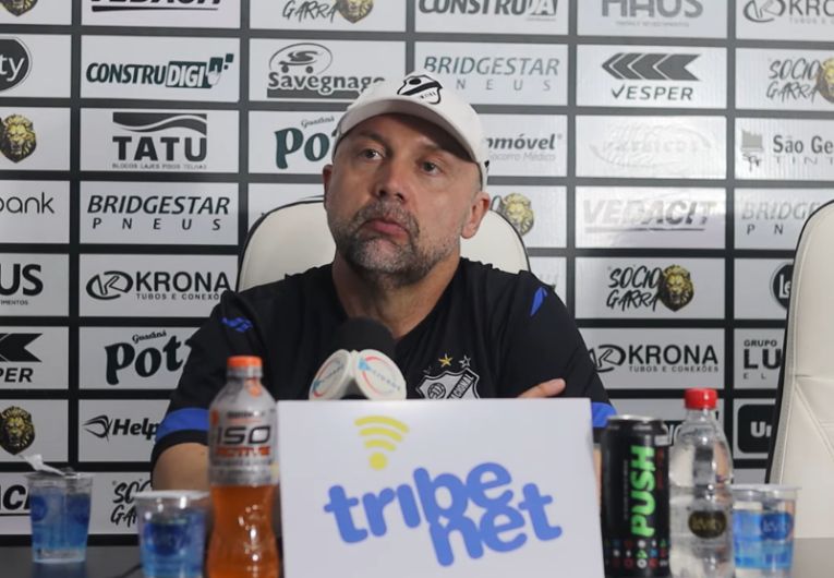 imagem da materia: Técnico da Inter se revolta com atuação da arbitragem