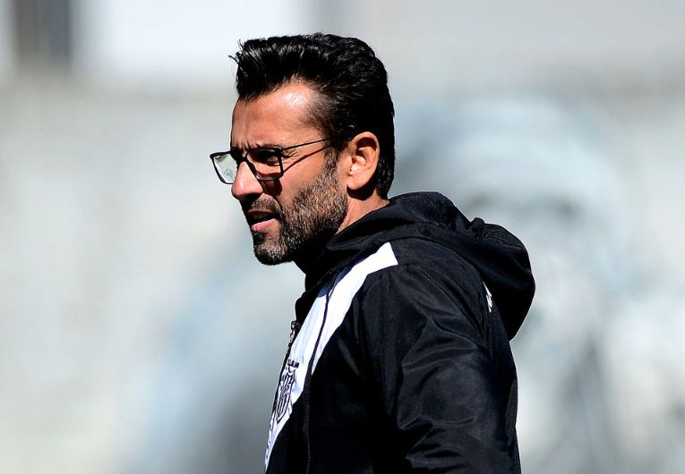imagem da materia: Técnico da Ponte Preta recebe proposta de clube da Série B