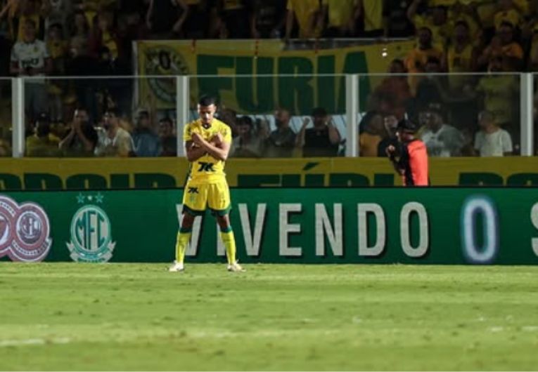 imagem da materia: Mirassol pressiona Cruzeiro, mas fica no empate em casa
