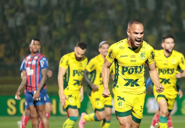 imagem da materia: Mirassol goleia Bahia em noite histórica pela Série A