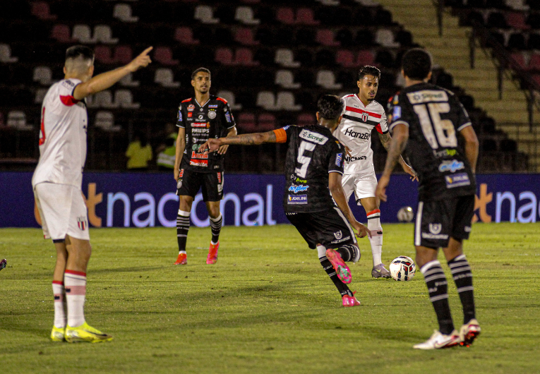 imagem da materia: Botafogo-SP volta ao Z-4 do Brasileirão Série B