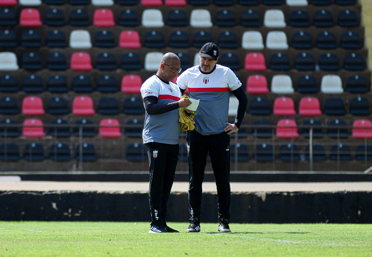 imagem da materia: Allan Aal exige melhora na zaga do Botafogo, pior da Série B