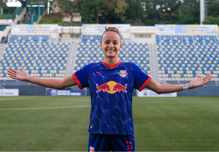 imagem da materia: Bragantino oficializa venda de Paulina Gramaglia