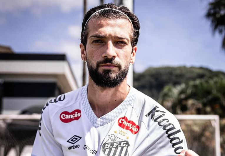 imagem da materia: Santos contrata o atacante Lautaro Díaz