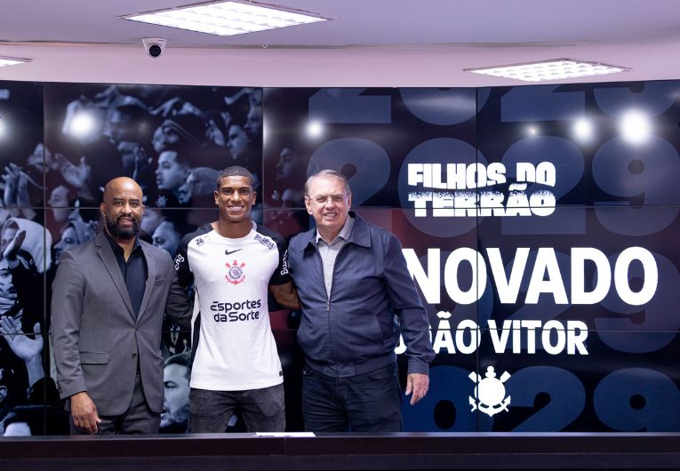 imagem da materia: Corinthians renova com promessa da base