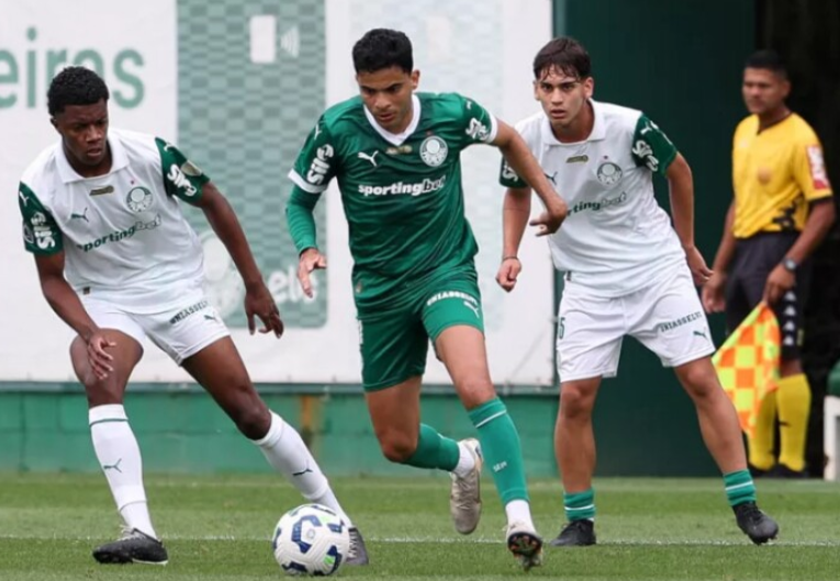 imagem da materia: Bruno Rodrigues, do Palmeiras, tem evolução no tratamento