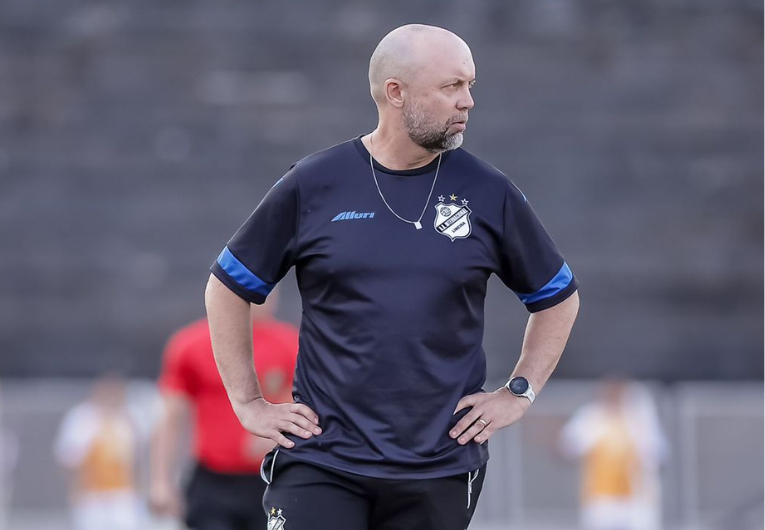 imagem da materia: Ademir Fesan, treinador da Inter, projeta Série C