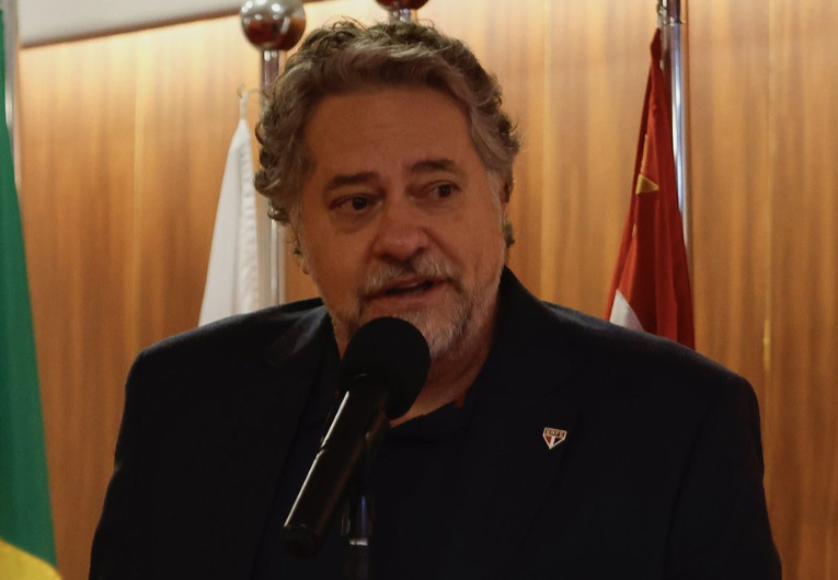 imagem da materia: Casares explica venda de Henrique Carmo e nega reforços