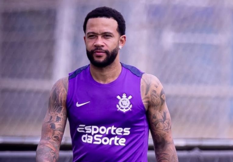 imagem da materia: Corinthians se reapresenta e confirma lesão de Memphis