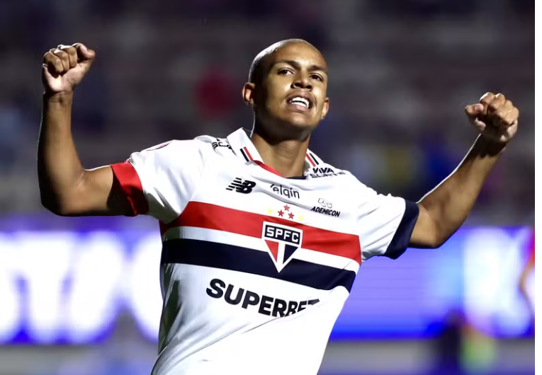 imagem da materia: São Paulo renova contrato com Ryan Francisco