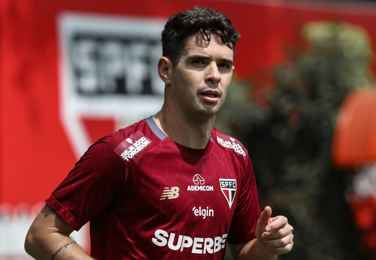 imagem da materia: Com Oscar, São Paulo realiza treino de olho no Botafogo
