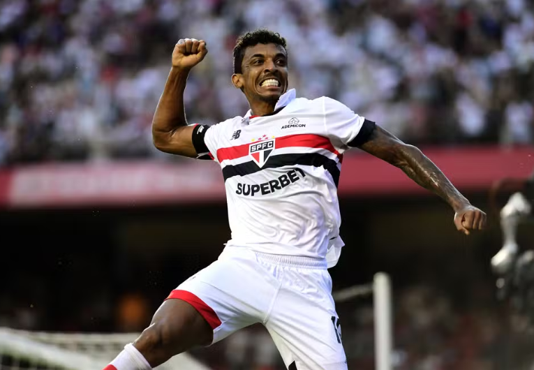 imagem da materia: Luiz Gustavo é liberado para atuar após tromboembolismo